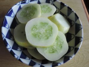 レモンキュウリですって。 レモンキュウリですって。